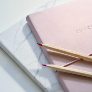 schreiben-journale-mit-stiften