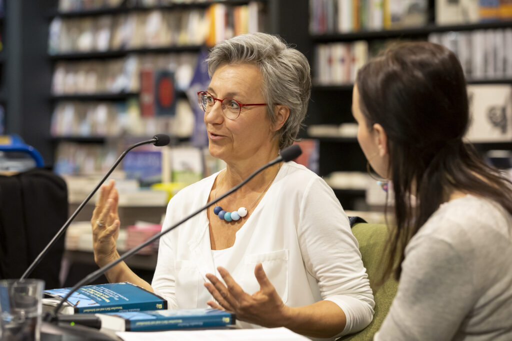 Buchpraesentation-Alexandra-Peischer-Versuchen-Sies-mal-mit-Schreiben-Wagnersche-Buchhandlung-Innsbruck